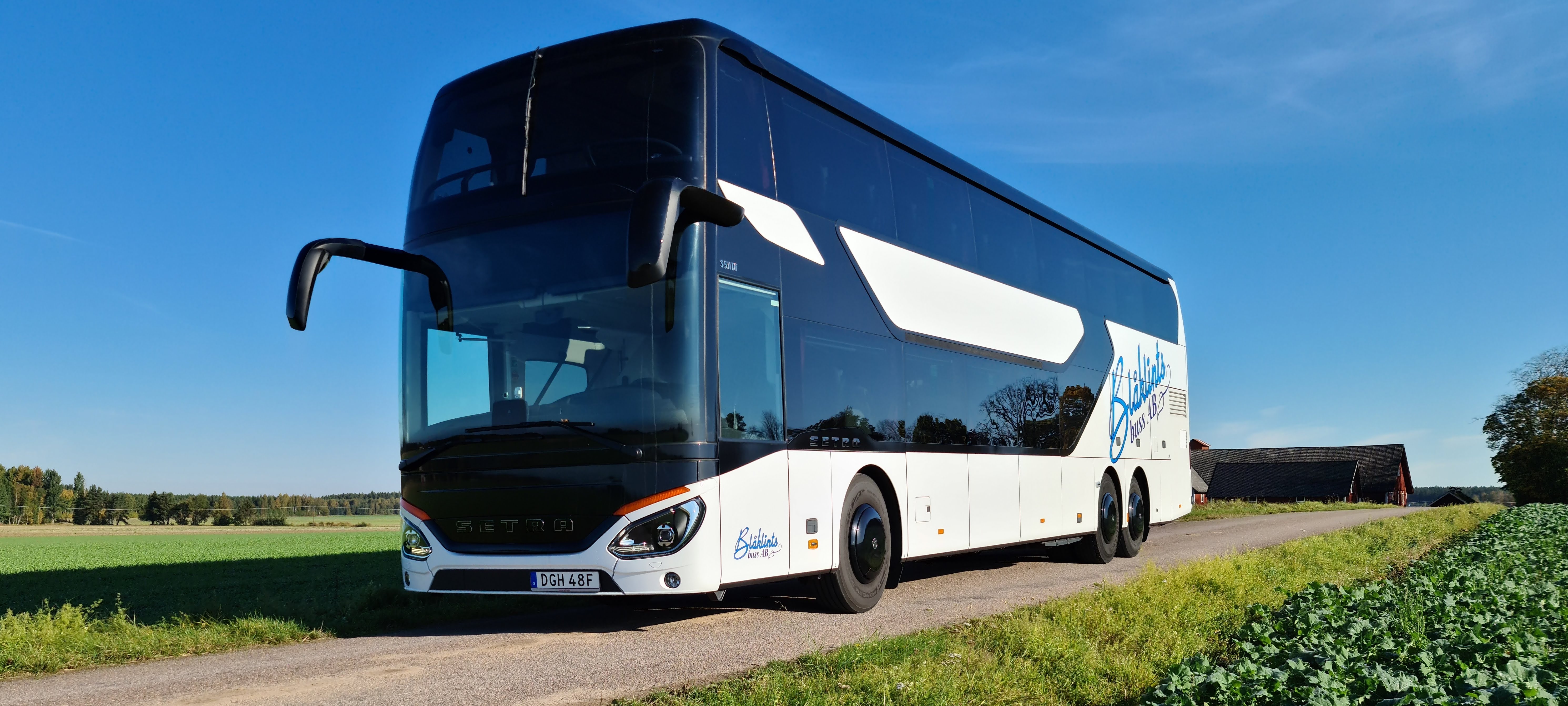 En dubbeld�ckare p� en liten landsv�g